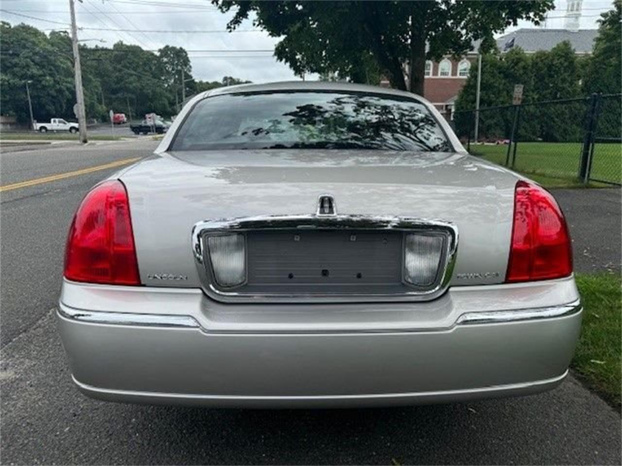 2008 lincoln town car