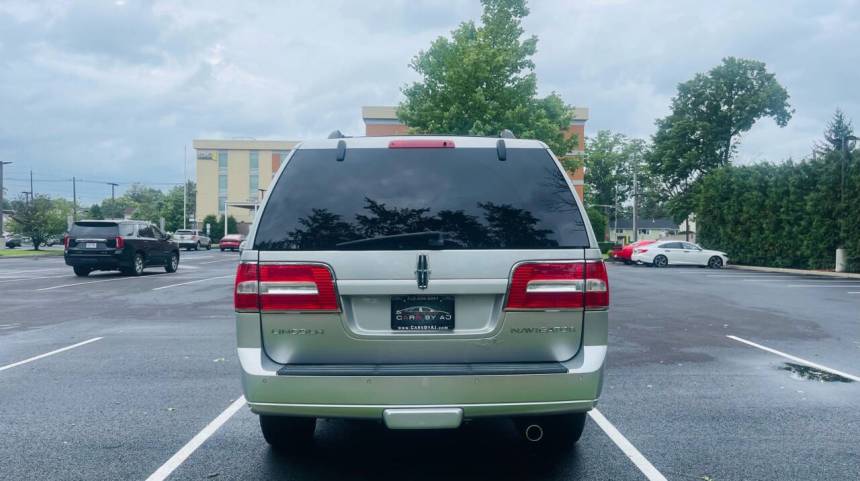 2011 lincoln navigator base