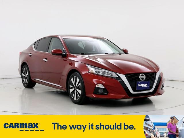 2019 nissan altima sv