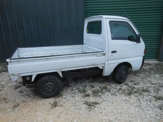 1996 suzuki kei truck 4x4 hi & lo + 6 gears + reverse + axle lock + heat & ac