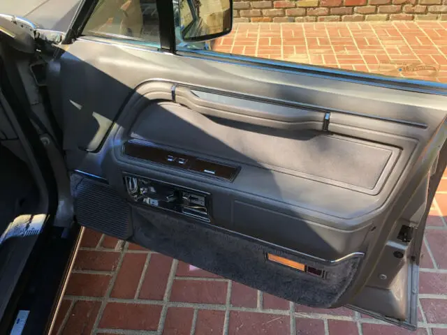 1988 lincoln town car 58,000 original miles no accidents or damage