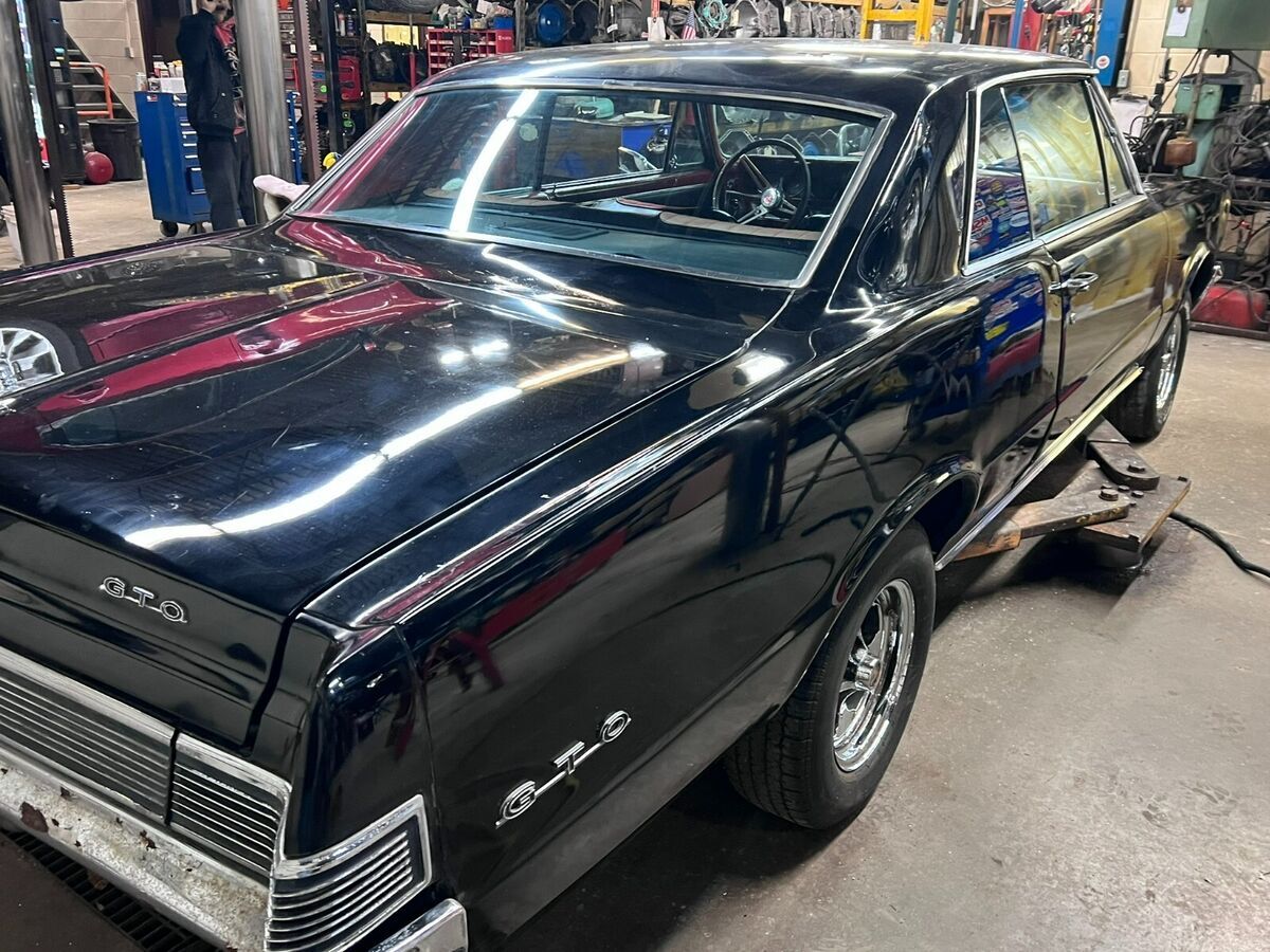 pontiac gto sat in storage 25~30 years needs restoration or drive as is