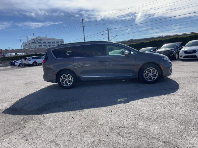 2022 chrysler pacifica limited