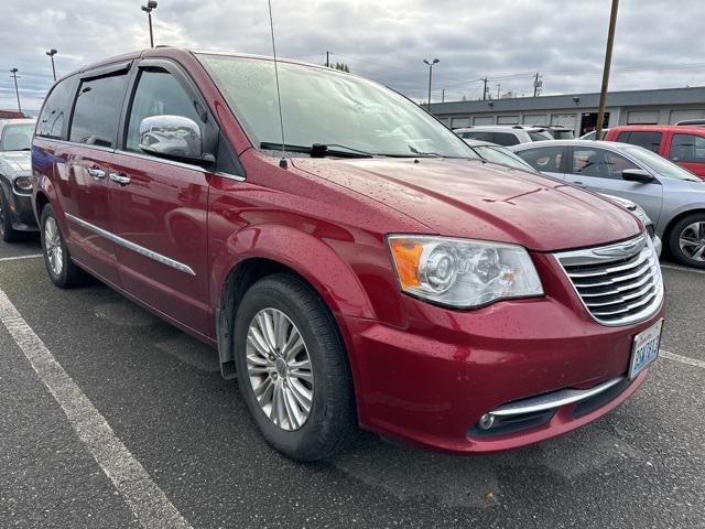 2014 chrysler town & country limited