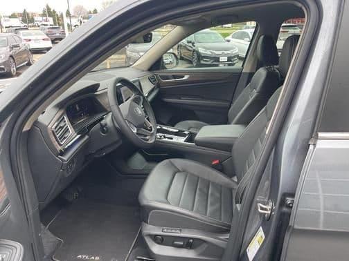 2024 volkswagen atlas 2.0t sel in madison, wisconsin