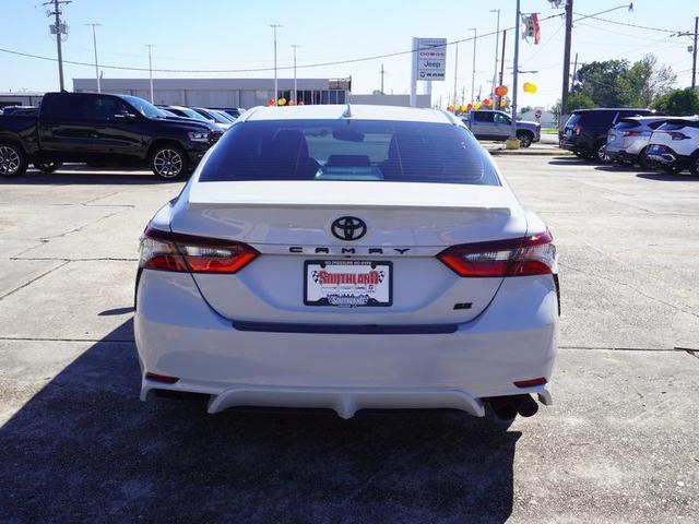 2022 toyota camry se