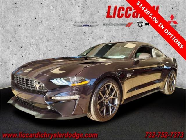 2022 ford mustang