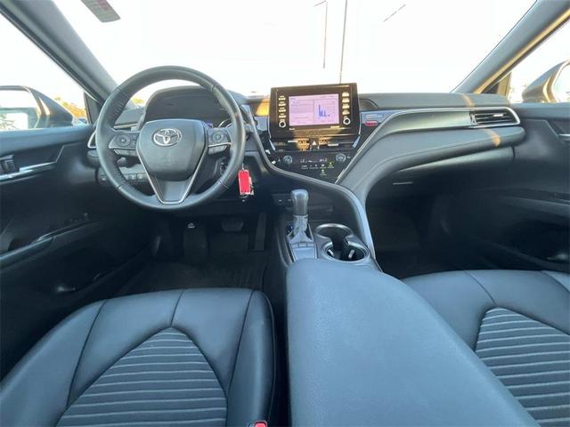 2022 toyota camry se
