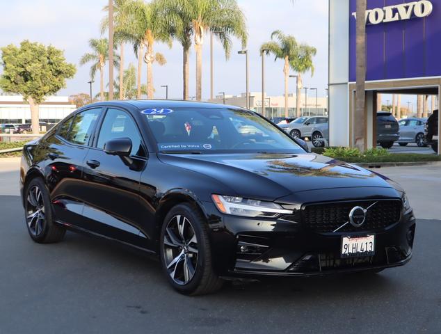 2024 volvo s60 b5 awd plus dark theme