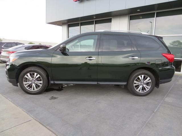 2018 nissan pathfinder sv