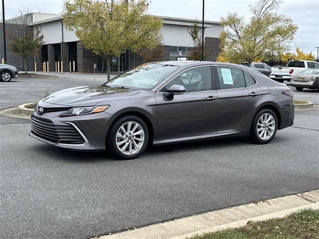 2022 toyota camry le