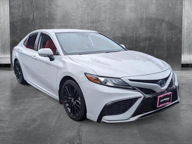2024 toyota camry hybrid se