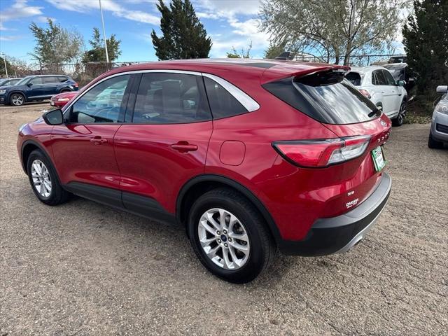 2022 ford escape se