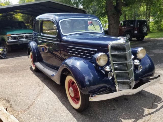 1935 ford tudor sedan excellent condtion