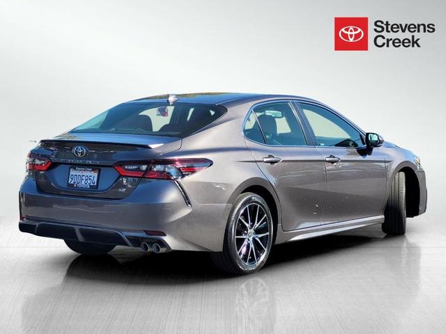 2023 toyota camry se