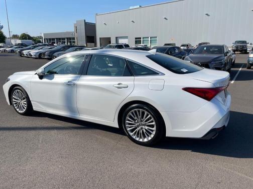 2019 toyota avalon in co bluffs, iowa