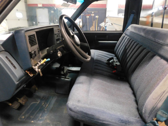 1989 chevrolet 2500 silverado w/plow t1259870
