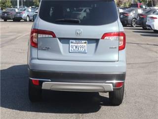 2022 Honda Pilot touring w/rear captain's chairs