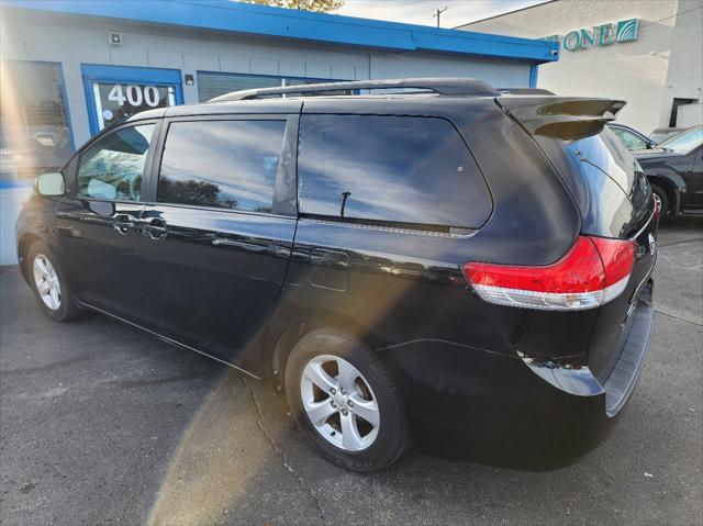 2013 toyota sienna le