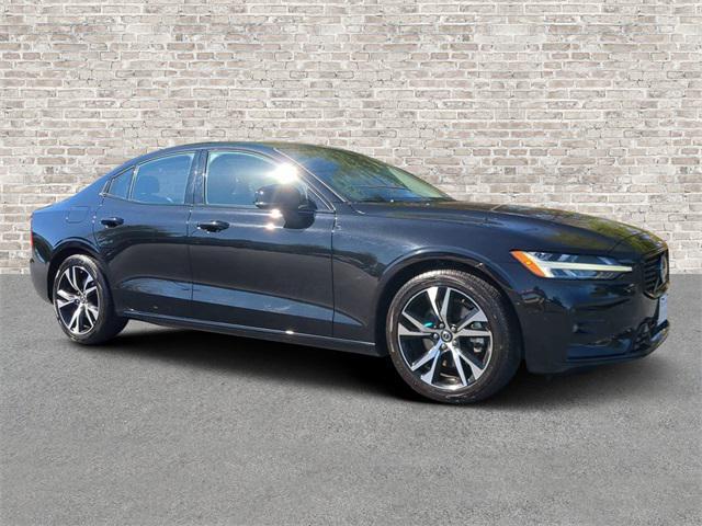 2024 volvo s60 b5 plus dark theme