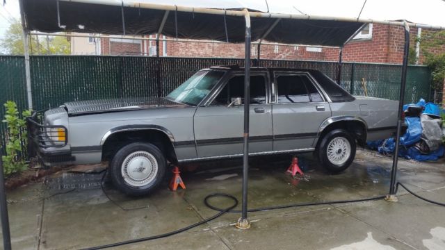 mercury: grand marquis sedan 4-door