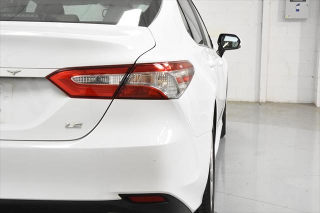 2020 toyota camry le