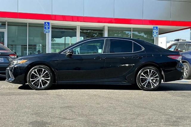 2019 toyota camry se