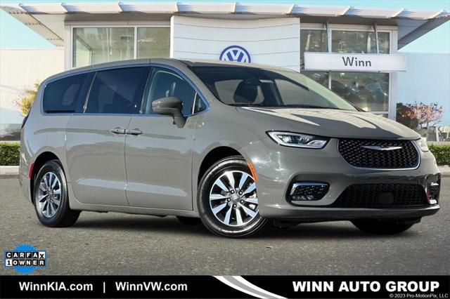 2022 chrysler pacifica hybrid touring l