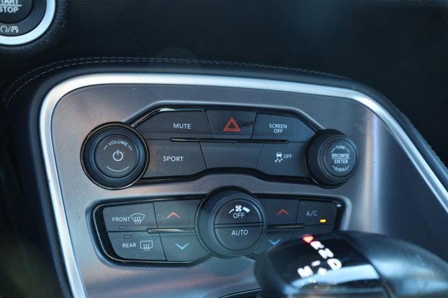 2020 dodge challenger sxt