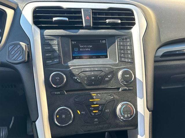 2016 ford fusion se