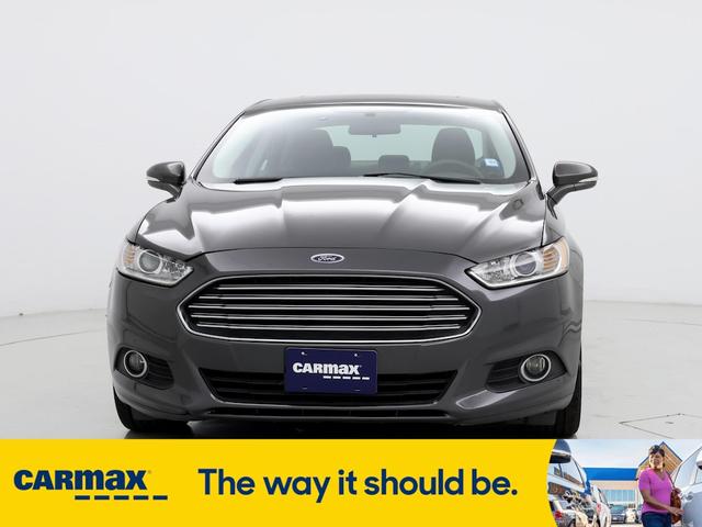 2016 ford fusion se
