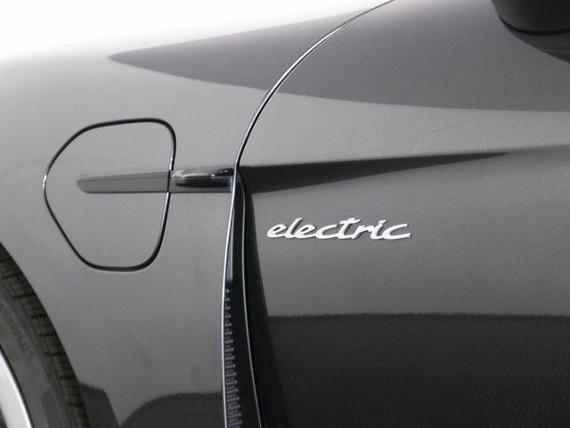 2025 porsche taycan rwd