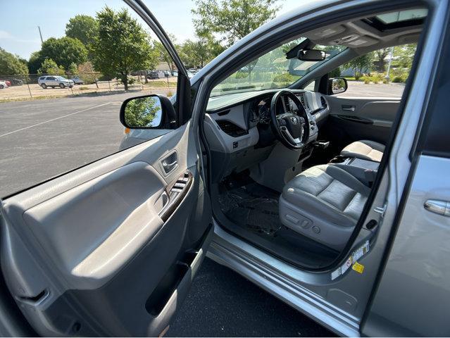 2019 toyota sienna xle