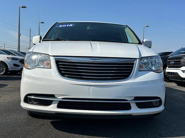 2016 chrysler town & country touring
