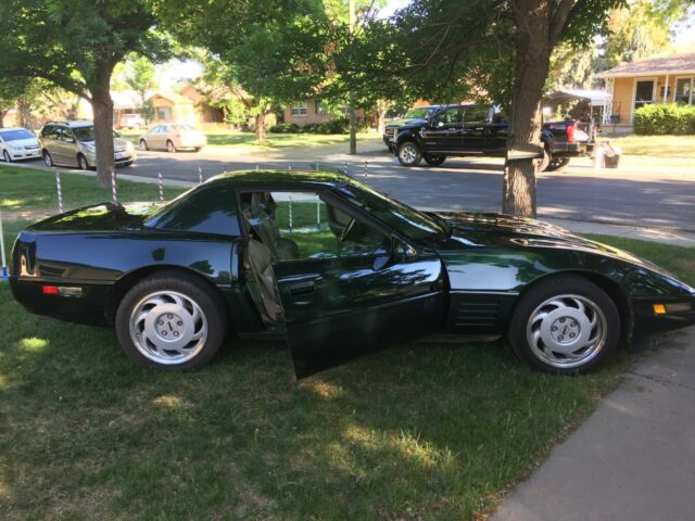 1992 corvette convertible with auxiliary hardtop,â€‹ 1 of 915 made that year