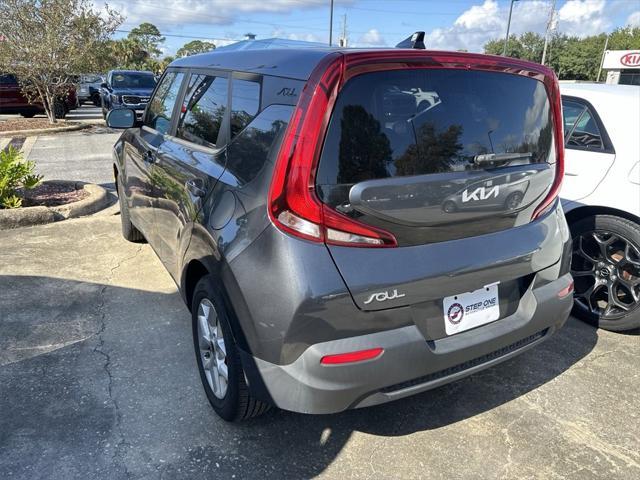 2022 kia soul lx