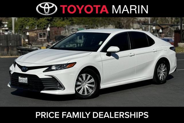 2022 toyota camry hybrid le