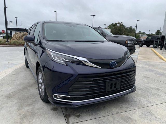2022 toyota sienna xle