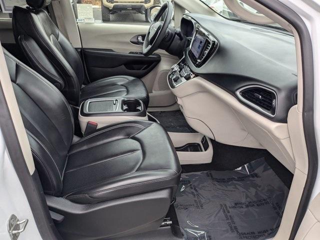 2023 chrysler pacifica touring-l