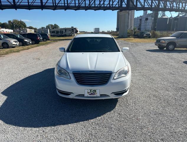 2013 chrysler 200 lx