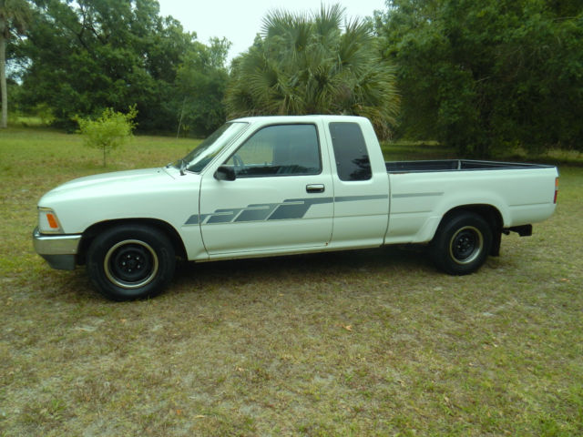 1991 toyota pickup truck sr5 v6 automatic, factory moon roof, air condition