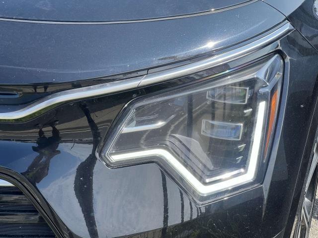 2023 kia niro sx touring