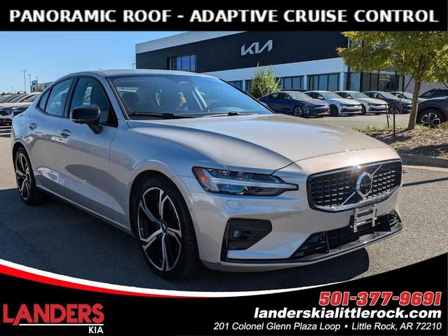 2024 volvo s60 b5 plus dark theme