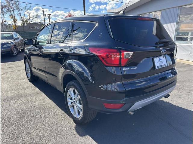 2019 ford escape se