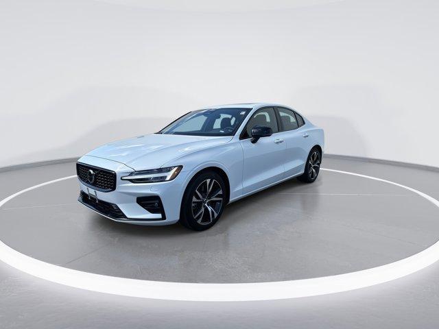 2024 volvo s60 b5 core dark theme