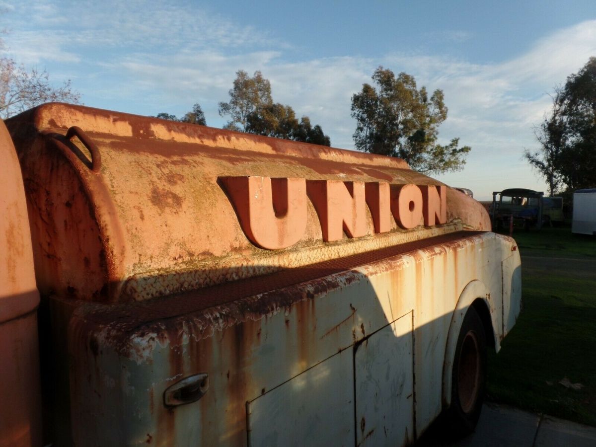 1947 international kb 7 union 76 oil fuel tank