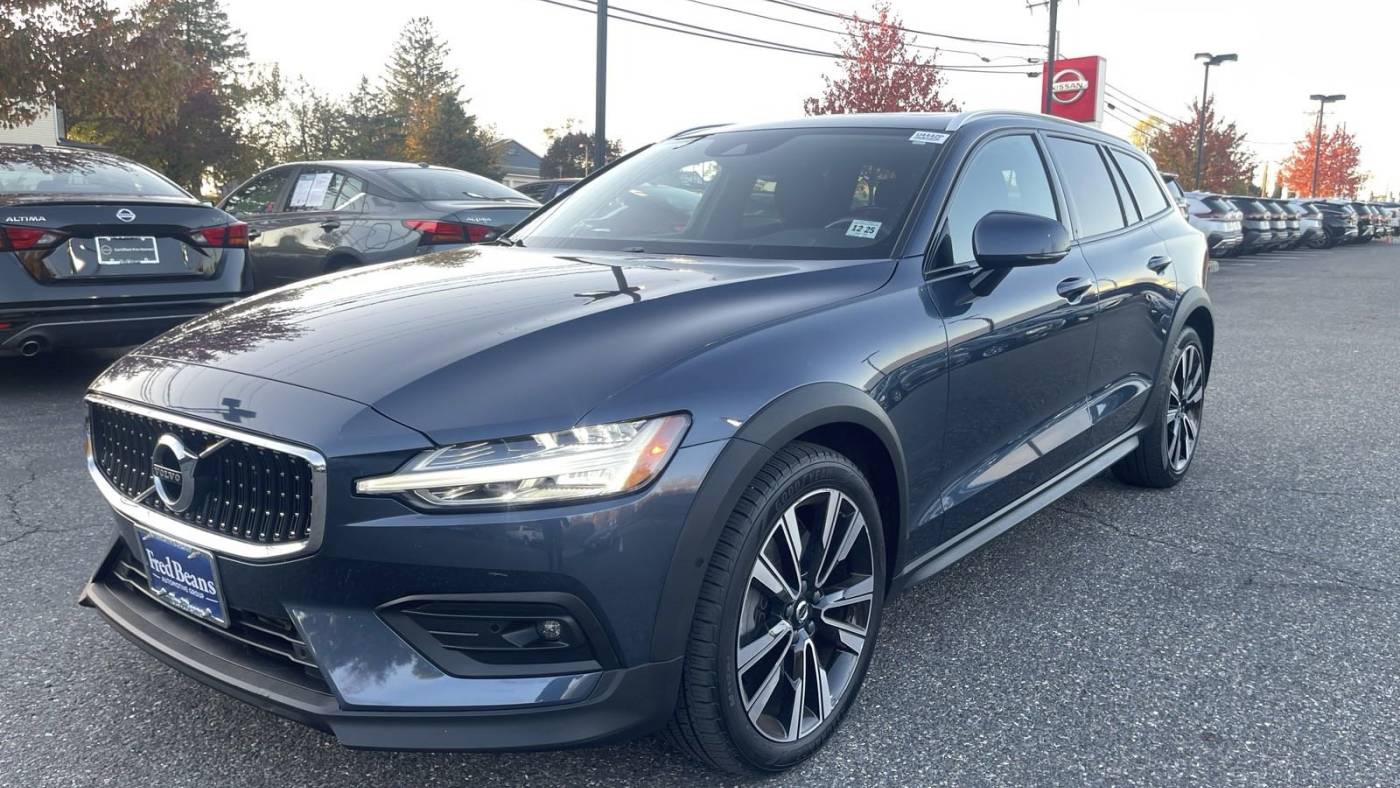 2021 volvo v60 cross country t5