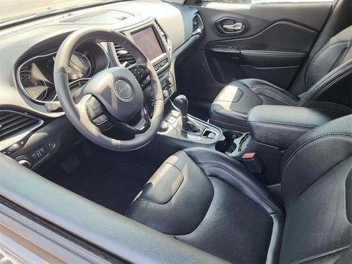 2023 jeep cherokee