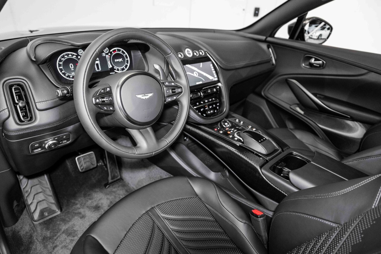 2024 aston martin dbx 707