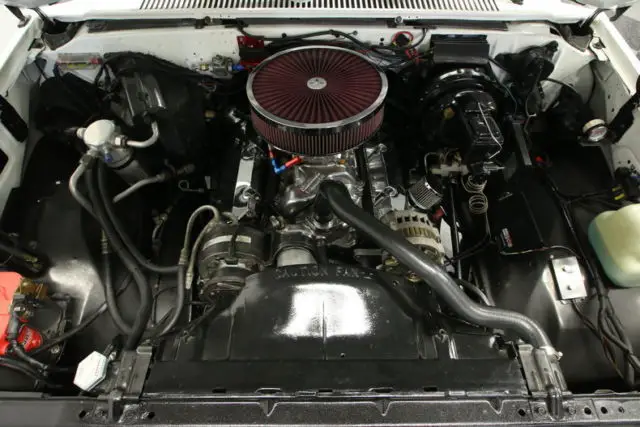 built 454 v8, 4l80e auto, 2 owner, clean history, 9,000 lb winch, off road beast